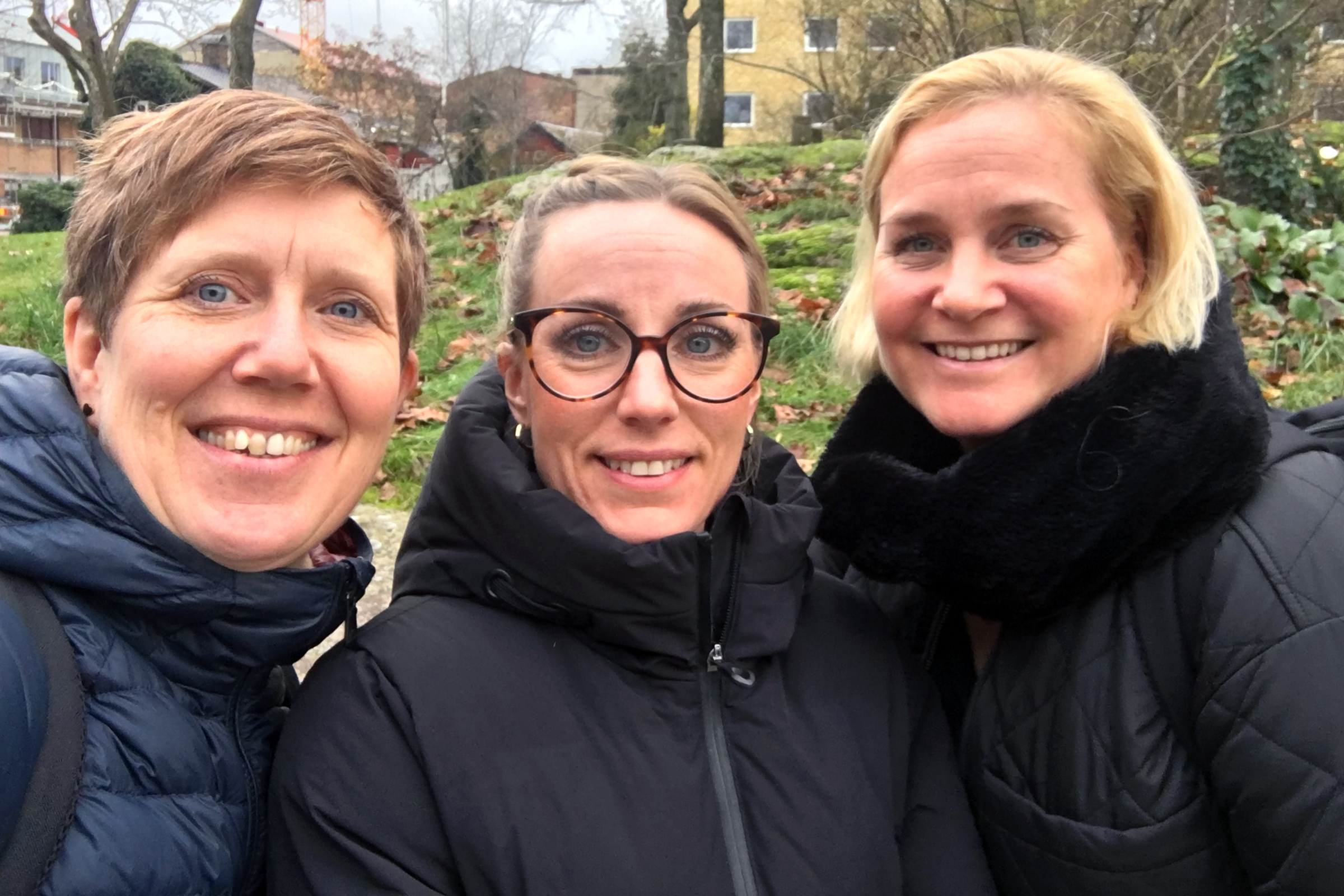 Bild på Kaisa Sundholm, Jennie Nordström och Sofie Hellstadius, sva-lärare på Enhet flerspråkighet.