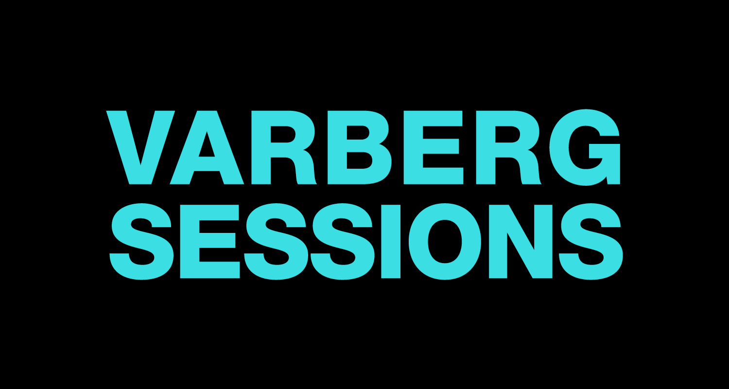 Varbergs Sessions logga: Namnet Varberg Sessions står med versaler i turkos mot en svart bakgrund.