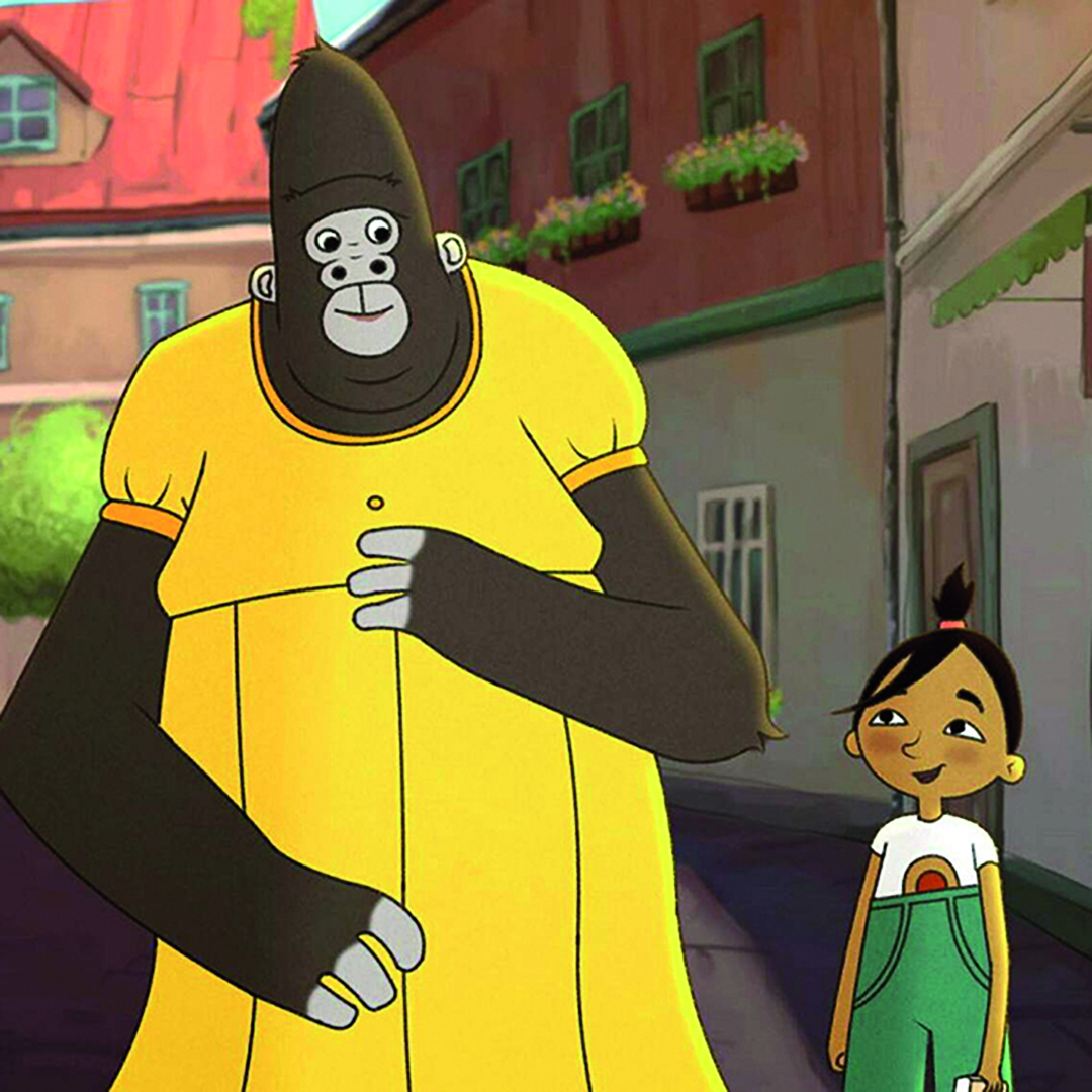 Tecknad apa i gul klänning står bredvid ett barn.